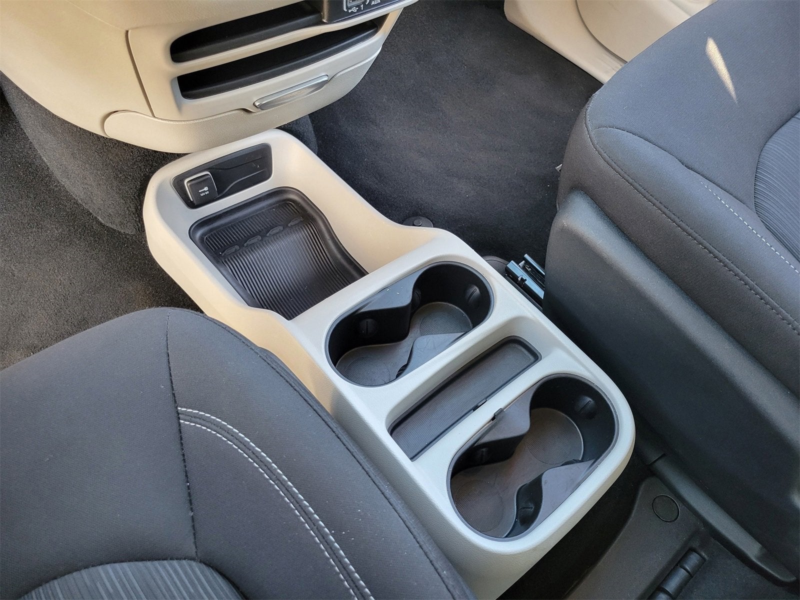 2024 Chrysler Voyager LX