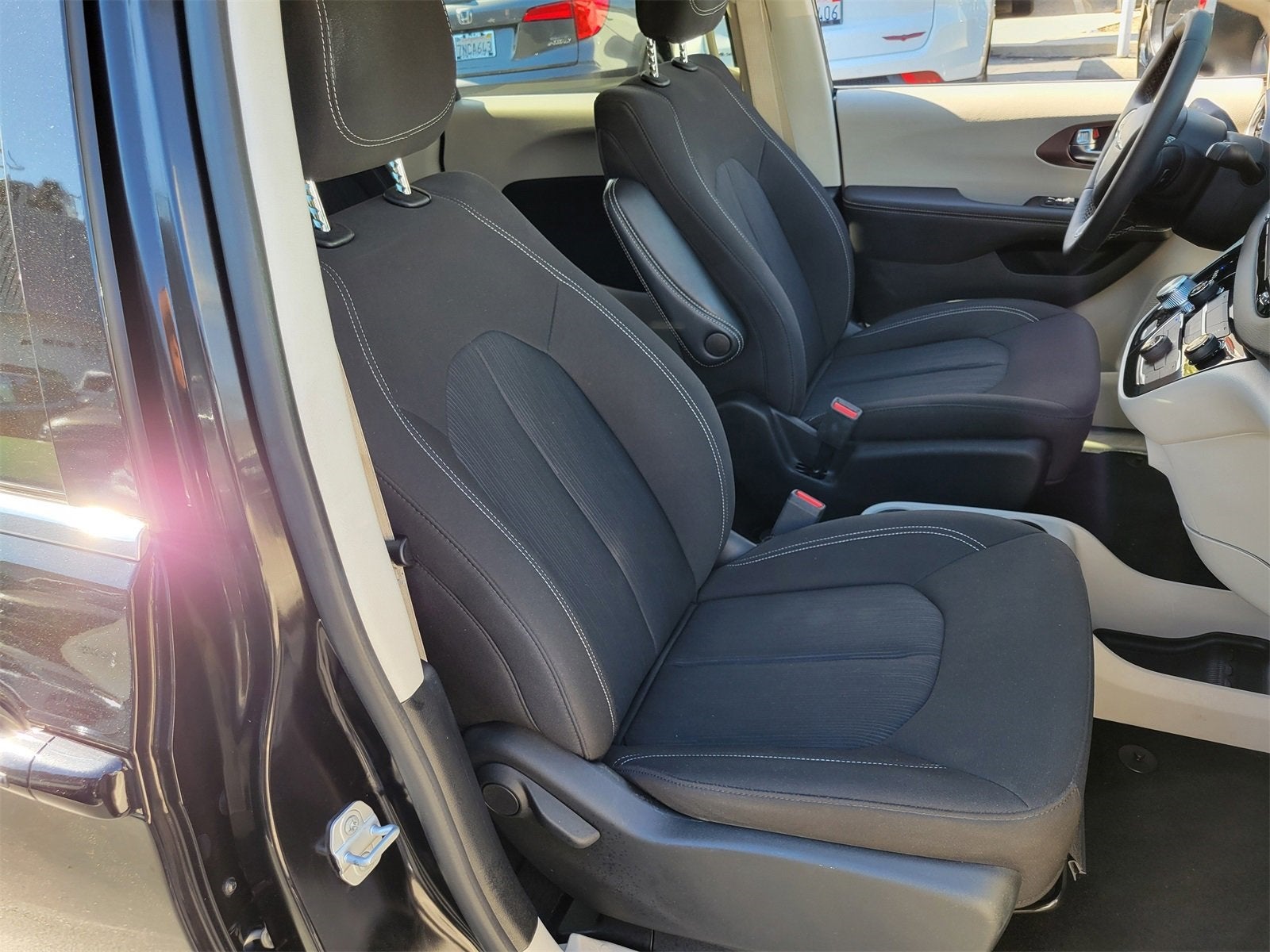 2024 Chrysler Voyager LX