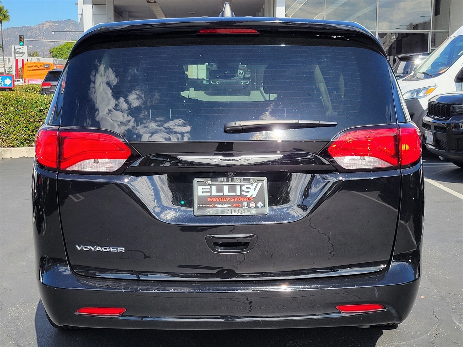 2024 Chrysler Voyager LX