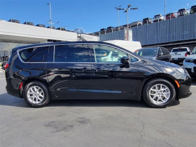 2024 Chrysler Voyager LX