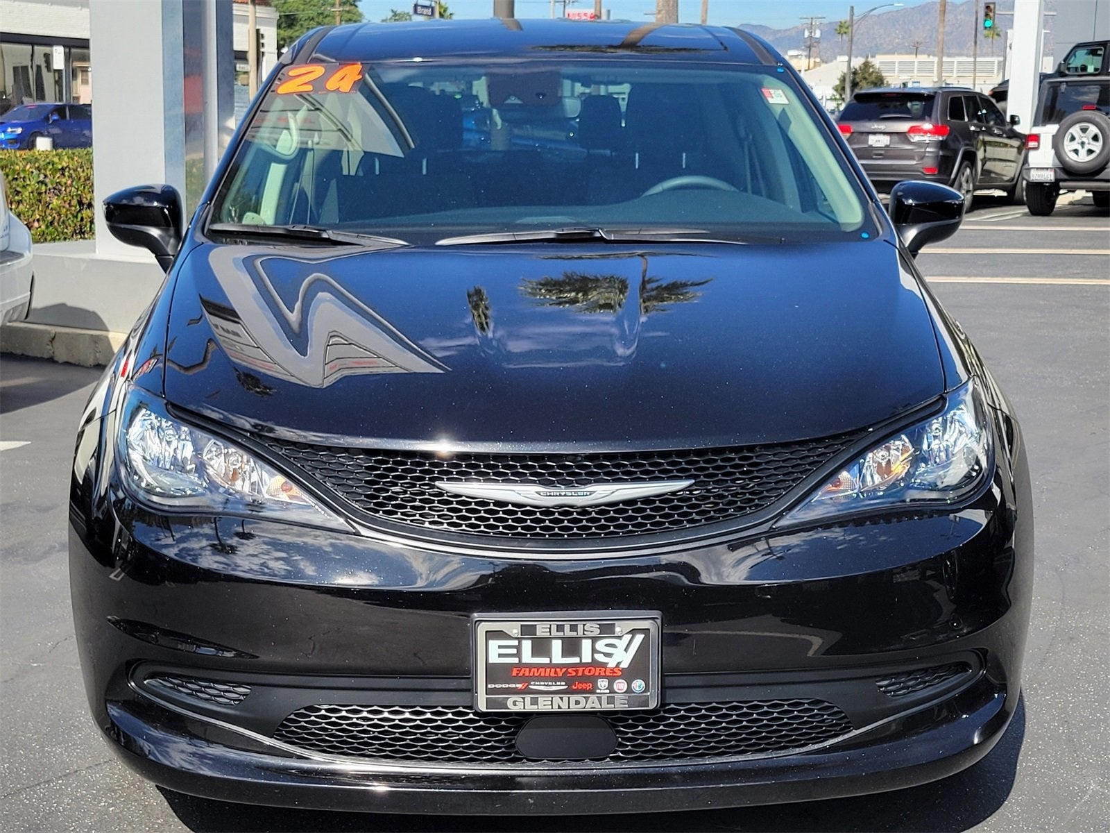 2024 Chrysler Voyager LX