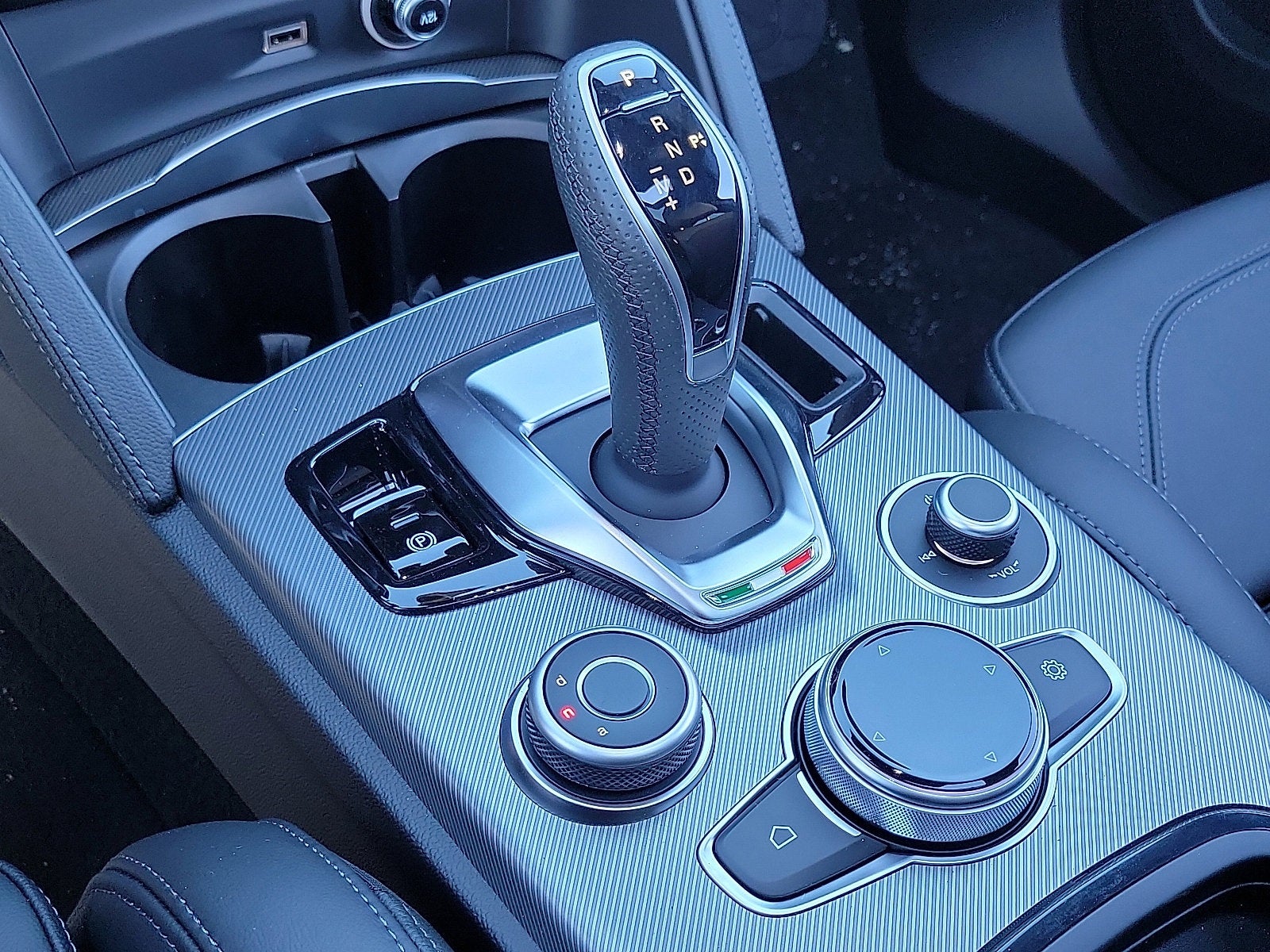 2025 Alfa Romeo Stelvio STELVIO AWD