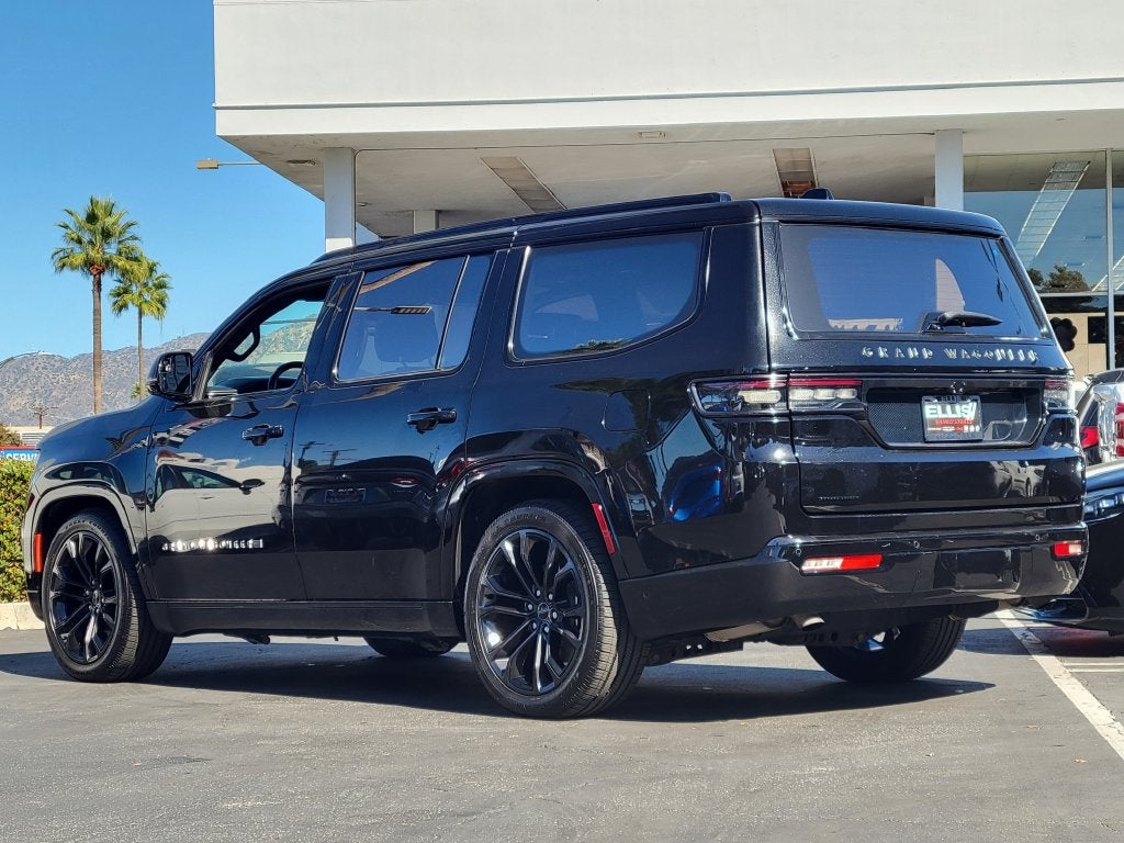 2022 Jeep Grand Wagoneer photo 2