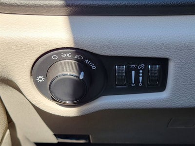 2024 Chrysler Voyager LX