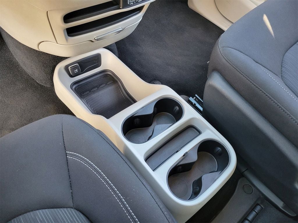 2024 Chrysler Voyager LX