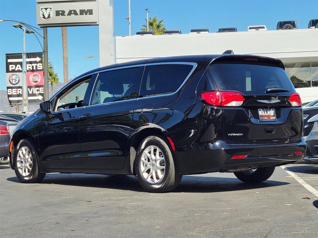 2024 Chrysler Voyager LX