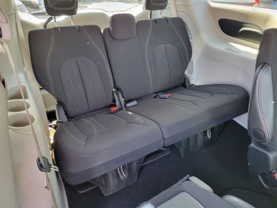 2024 Chrysler Voyager LX