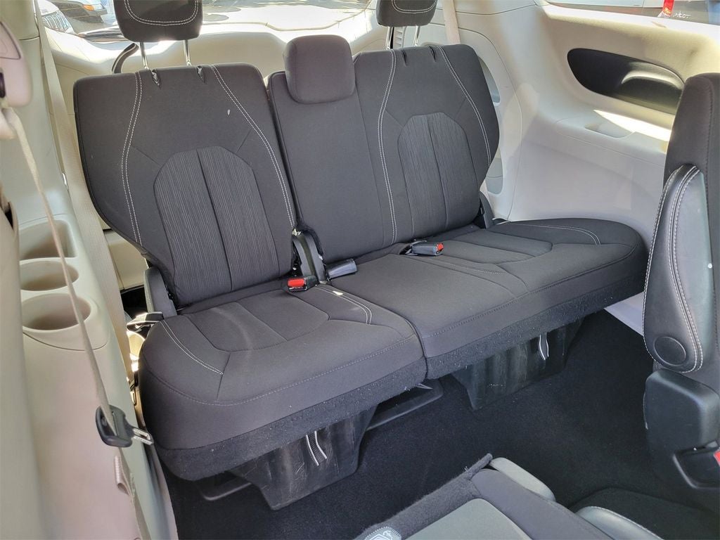 2024 Chrysler Voyager LX