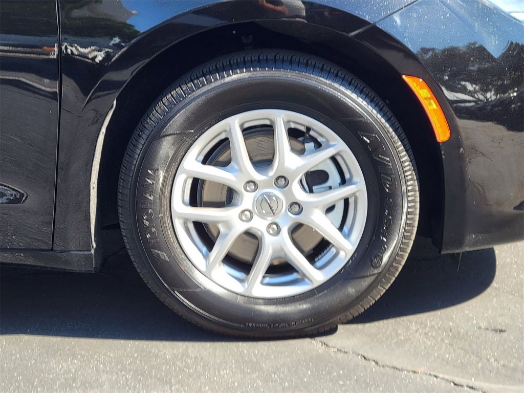 2024 Chrysler Voyager LX