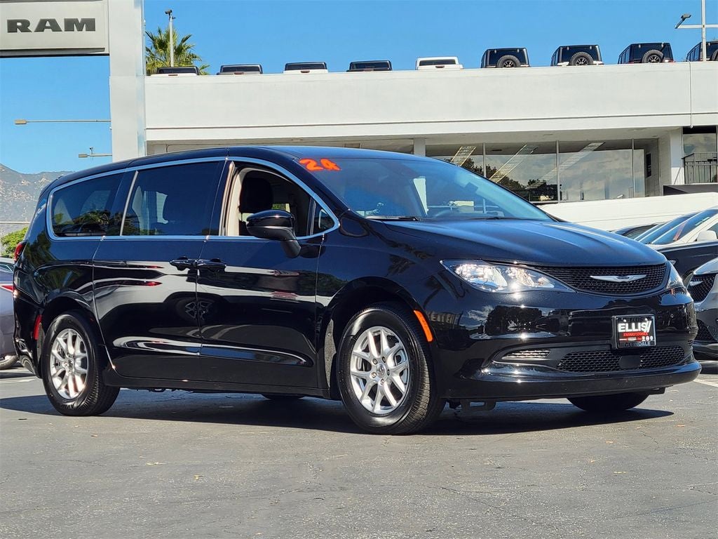 2024 Chrysler Voyager LX