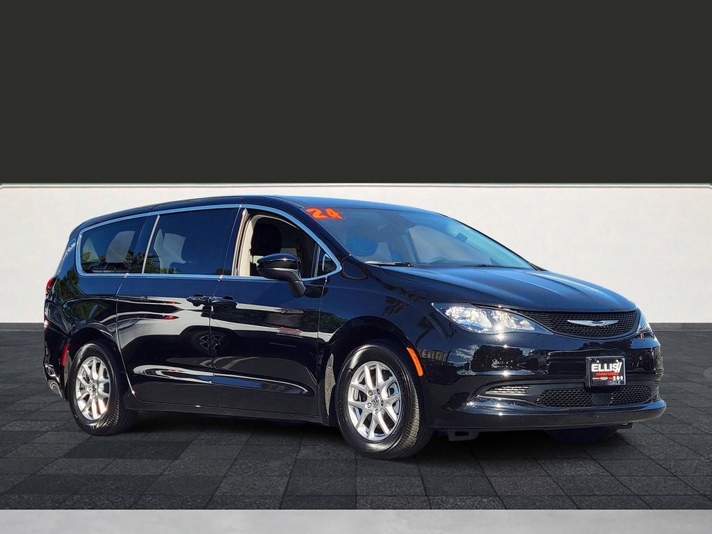 2024 Chrysler Voyager LX