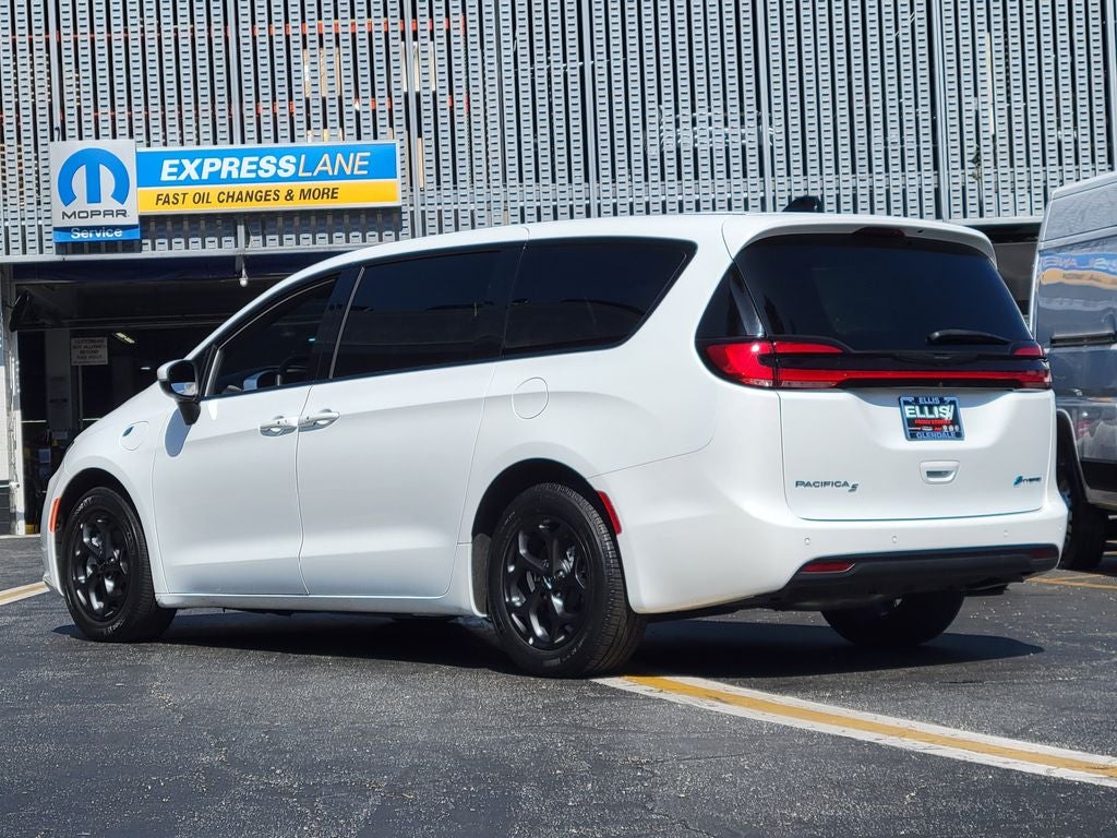 2023 Chrysler Pacifica Hybrid Touring L