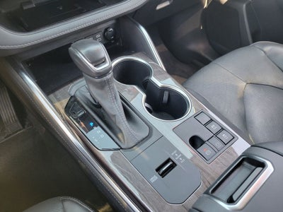 2023 Toyota Highlander Hybrid Platinum