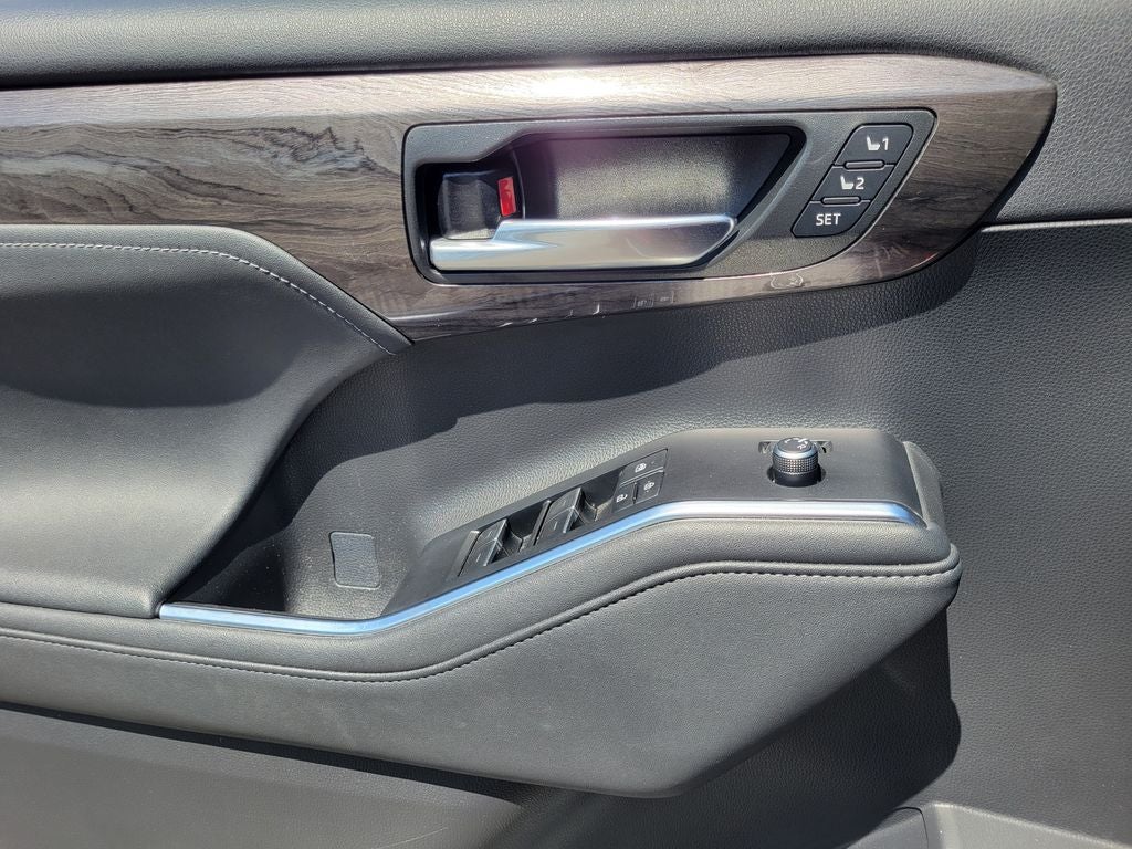 2023 Toyota Highlander Hybrid Platinum