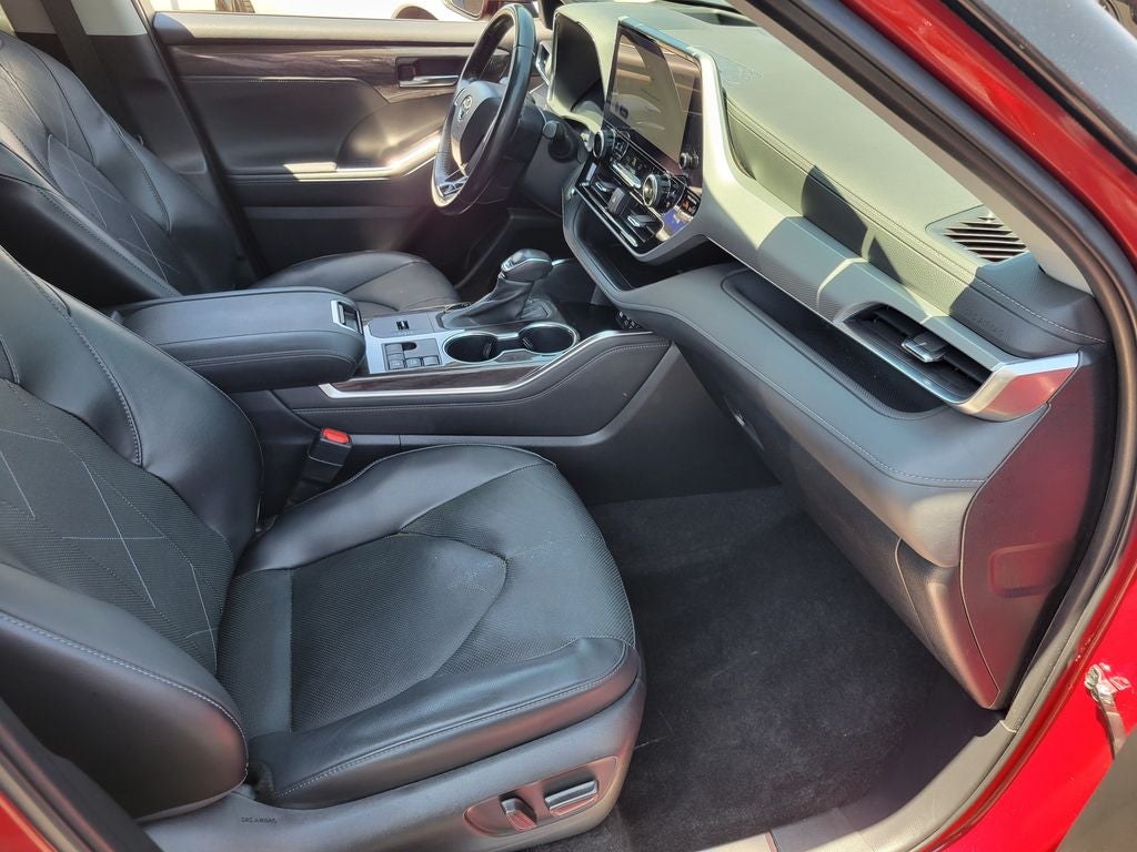 2023 Toyota Highlander Hybrid Platinum
