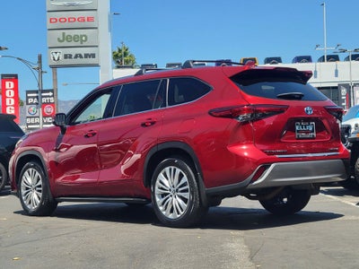 2023 Toyota Highlander Hybrid Platinum