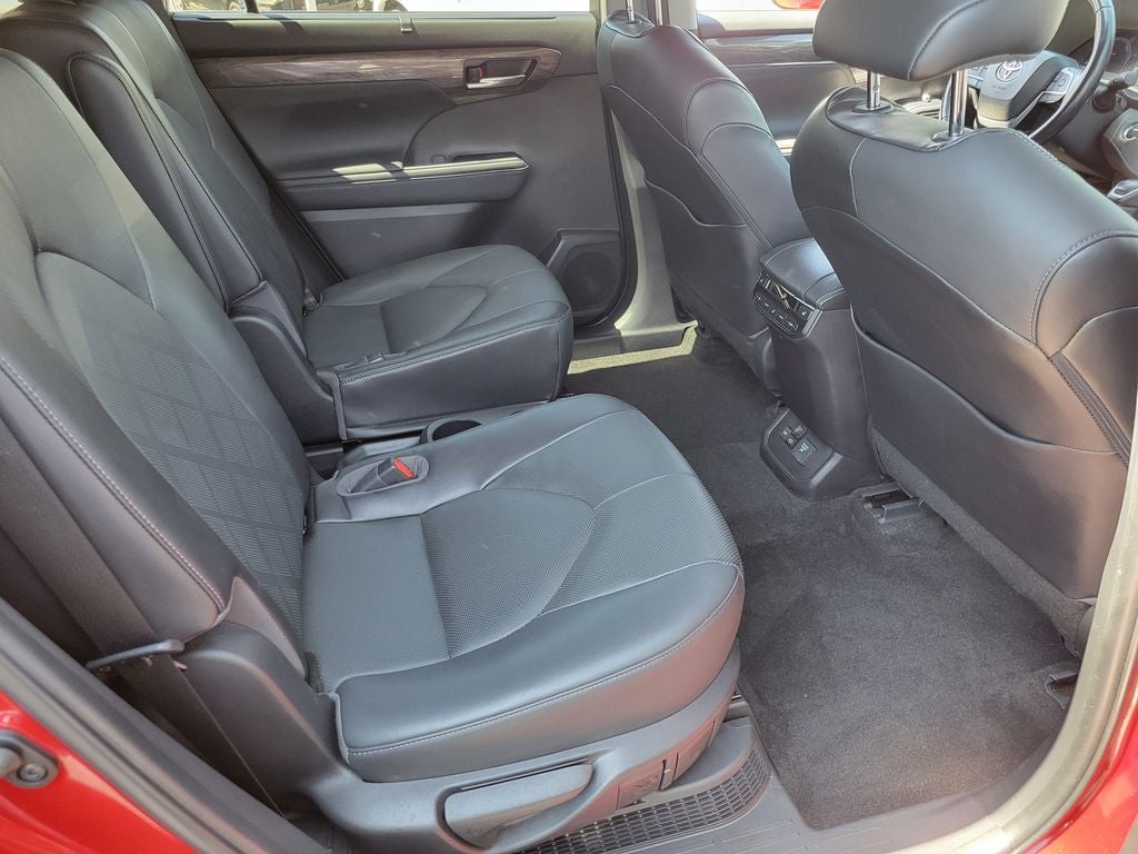 2023 Toyota Highlander Hybrid Platinum