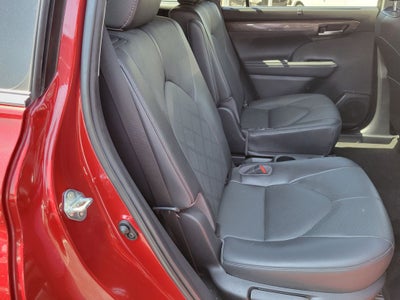 2023 Toyota Highlander Hybrid Platinum