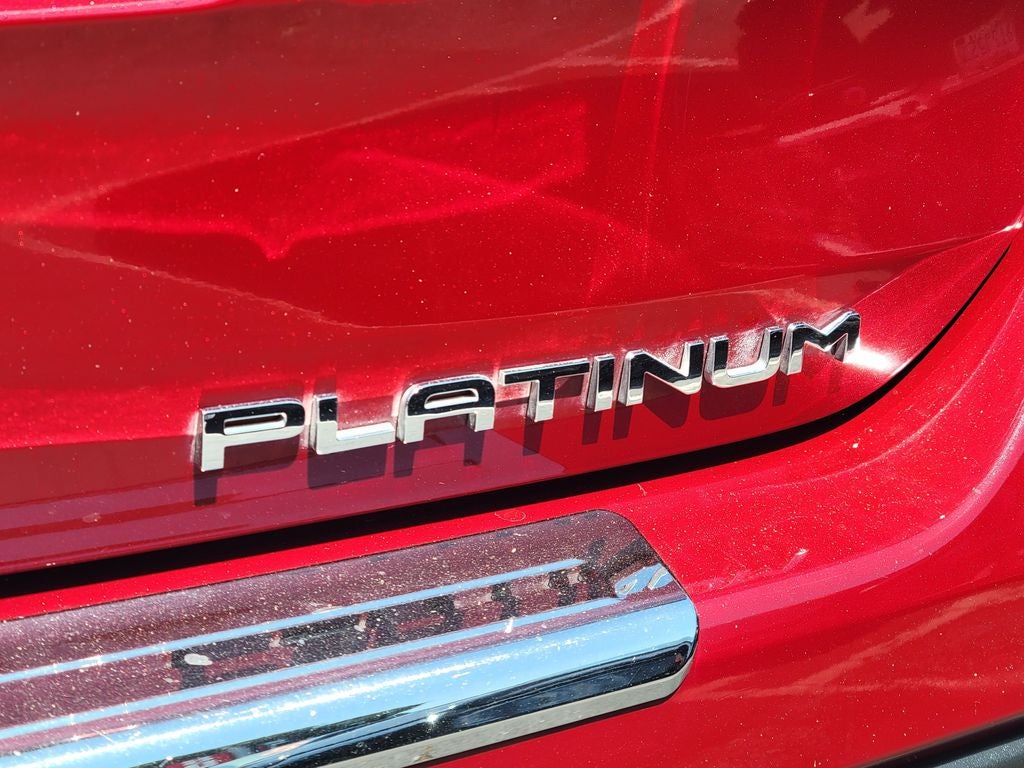 2023 Toyota Highlander Hybrid Platinum