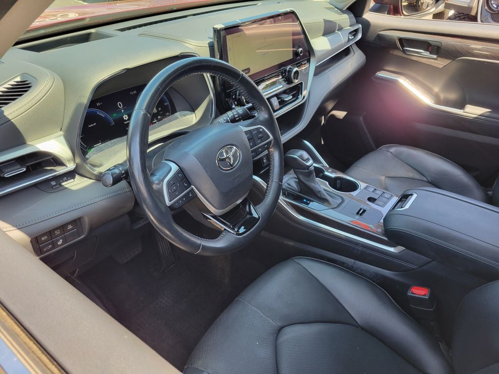 2023 Toyota Highlander Hybrid Platinum