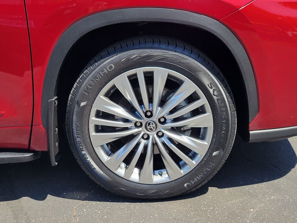 2023 Toyota Highlander Hybrid Platinum