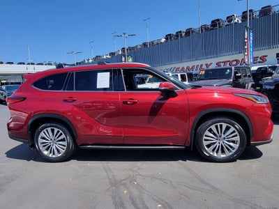 2023 Toyota Highlander Hybrid Platinum