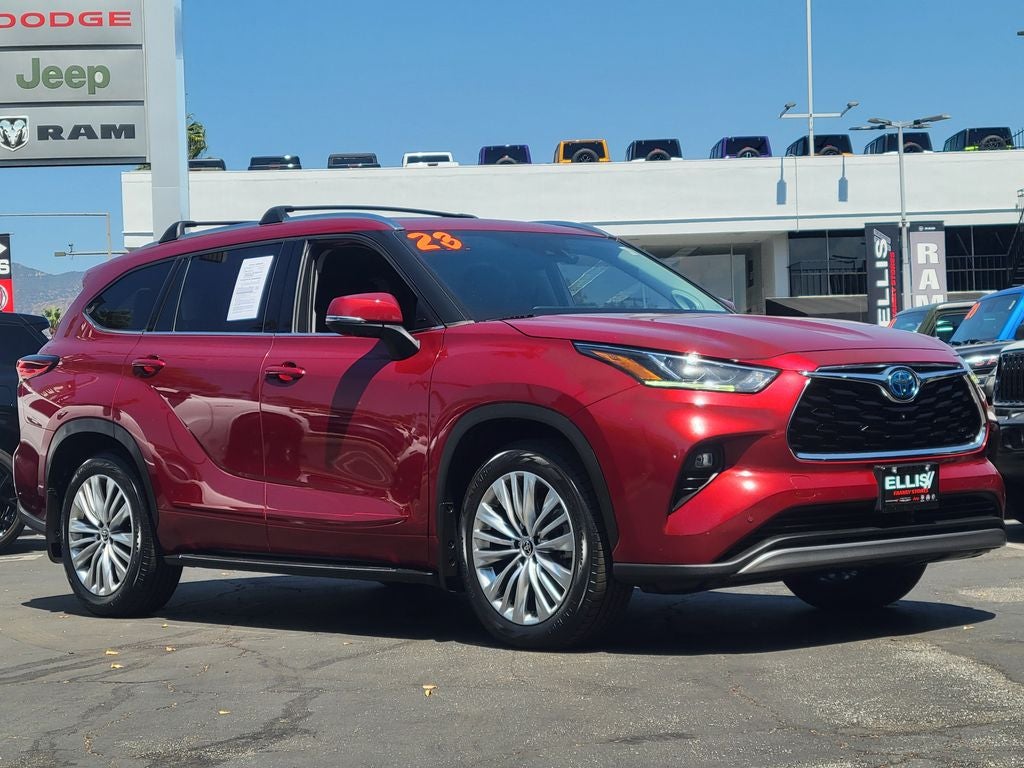 2023 Toyota Highlander Hybrid Platinum
