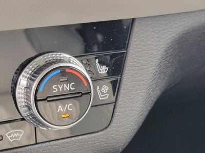 2025 Mitsubishi Outlander Base