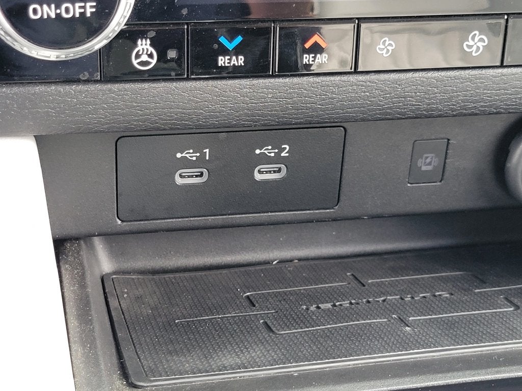 2025 Mitsubishi Outlander Base