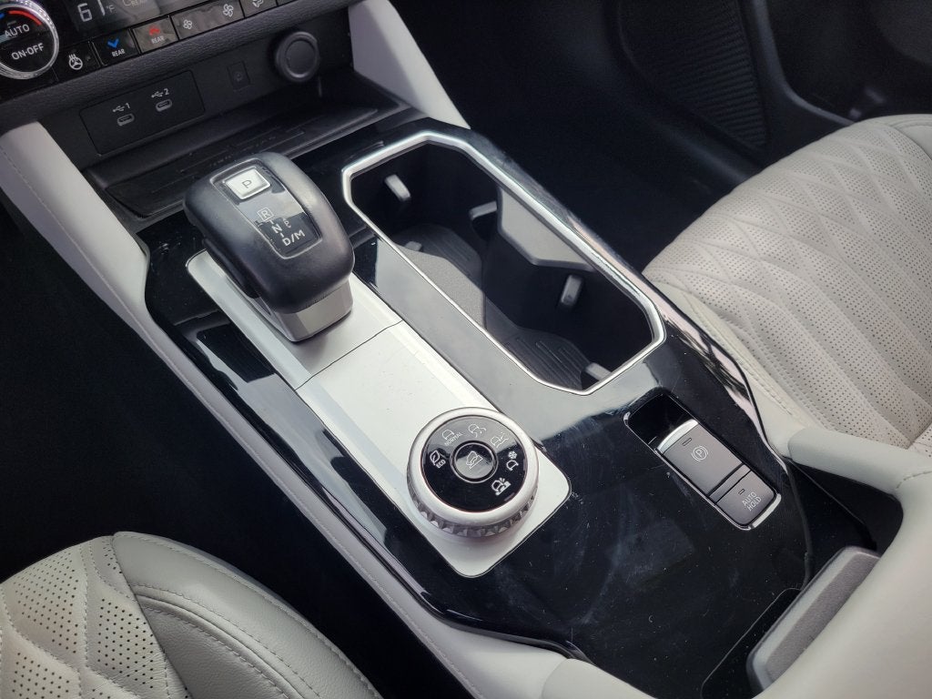 2025 Mitsubishi Outlander Base