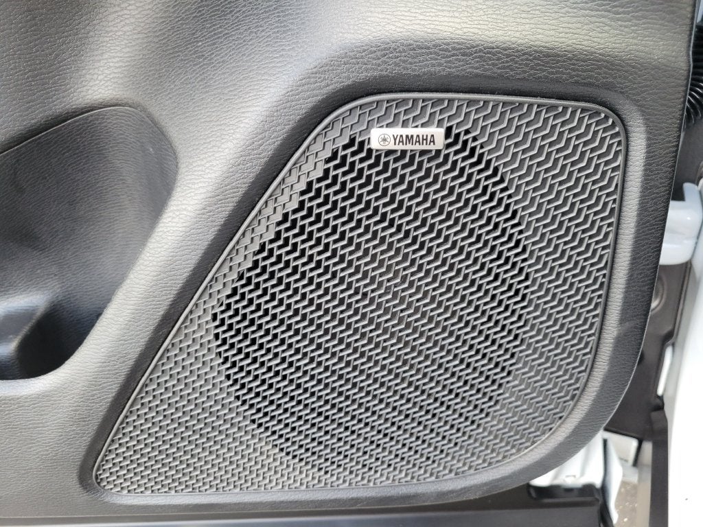 2025 Mitsubishi Outlander Base