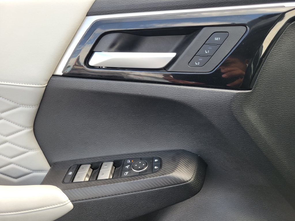 2025 Mitsubishi Outlander Base