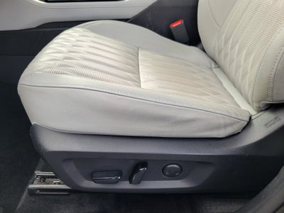 2025 Mitsubishi Outlander Base