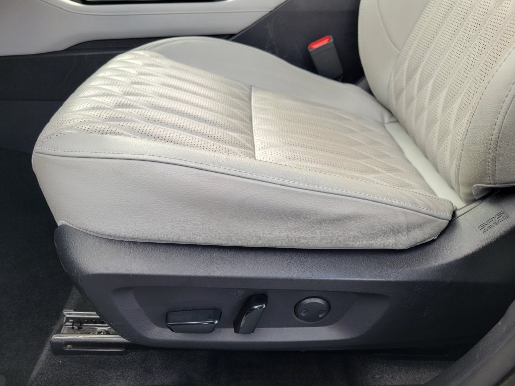 2025 Mitsubishi Outlander Base
