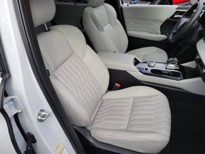 2025 Mitsubishi Outlander Base