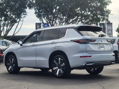 2025 Mitsubishi Outlander Base