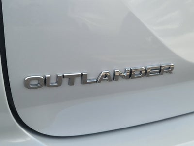 2025 Mitsubishi Outlander Base