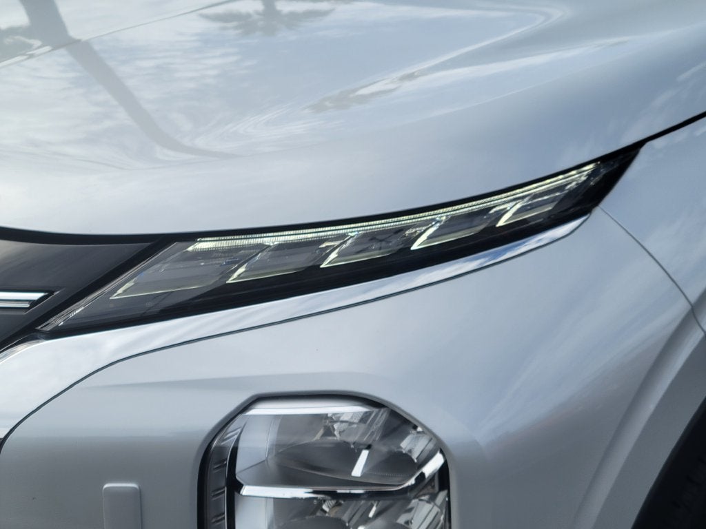 2025 Mitsubishi Outlander Base