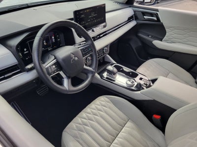 2025 Mitsubishi Outlander Base