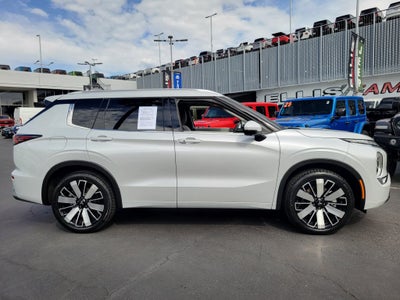 2025 Mitsubishi Outlander Base