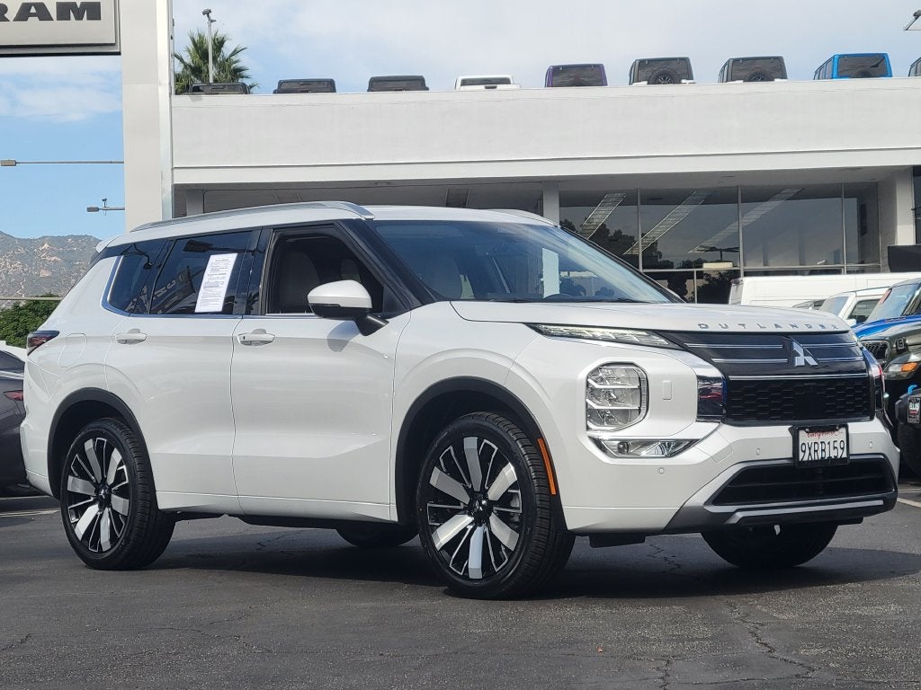 2025 Mitsubishi Outlander Base