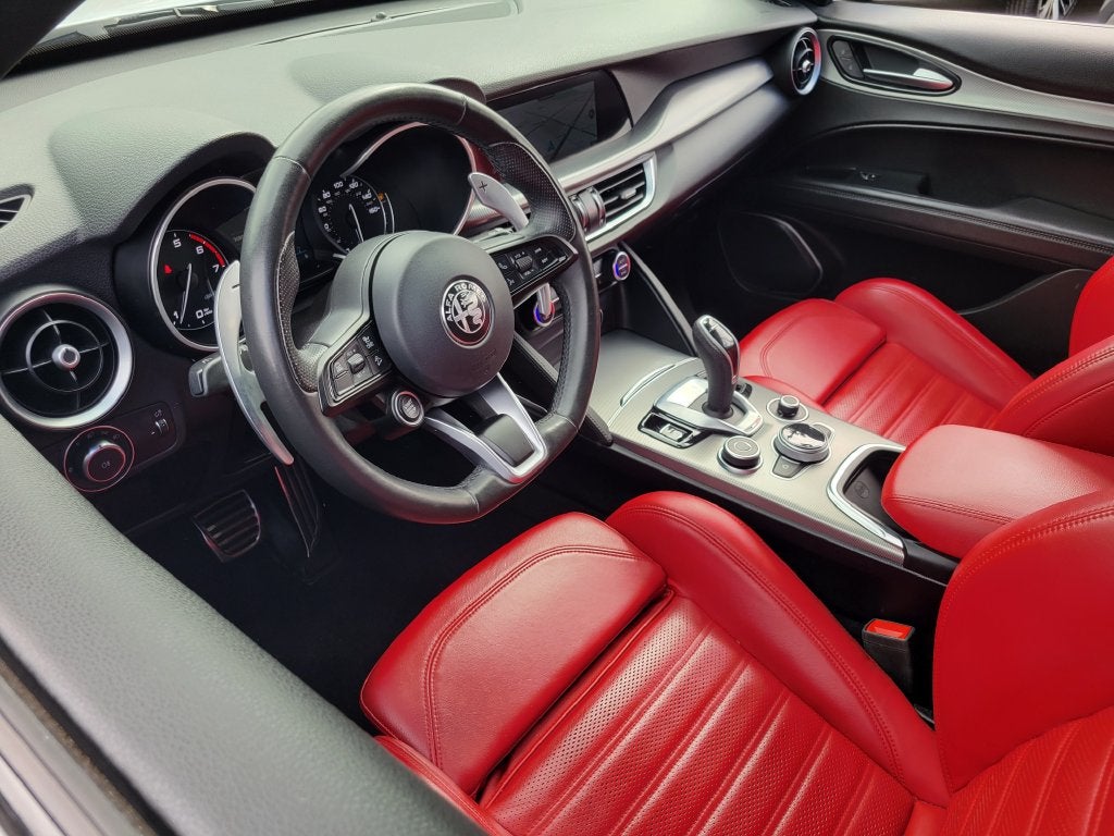 2023 Alfa Romeo Stelvio photo 3