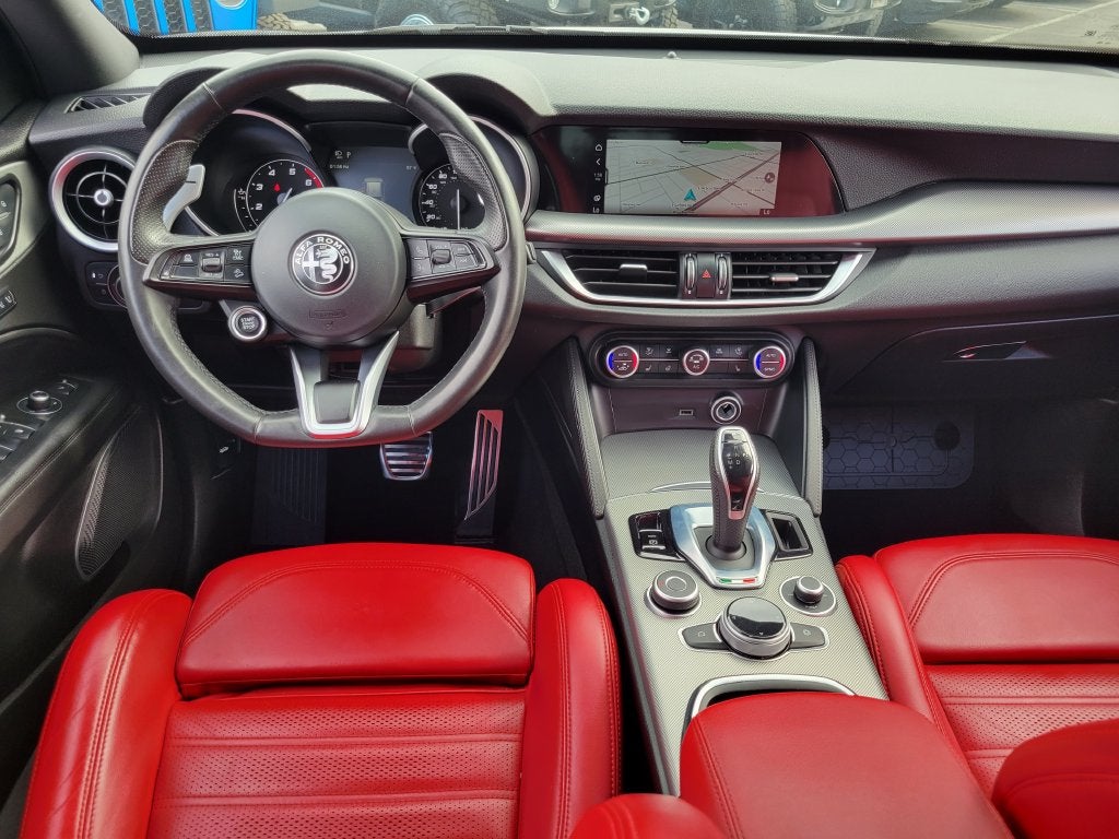 2023 Alfa Romeo Stelvio photo 4