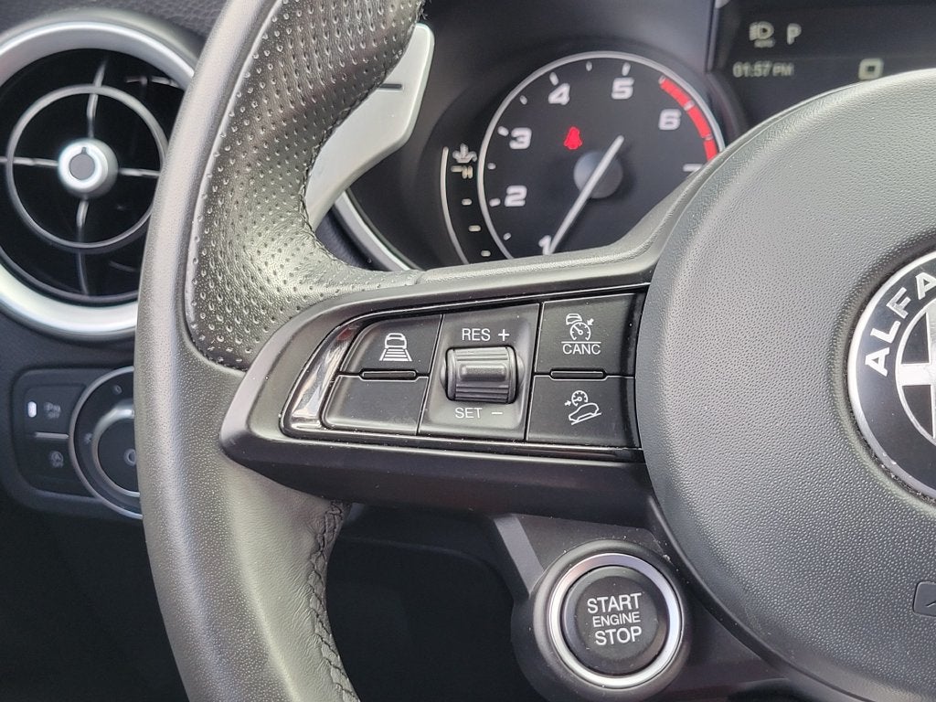 2023 Alfa Romeo Stelvio photo 5