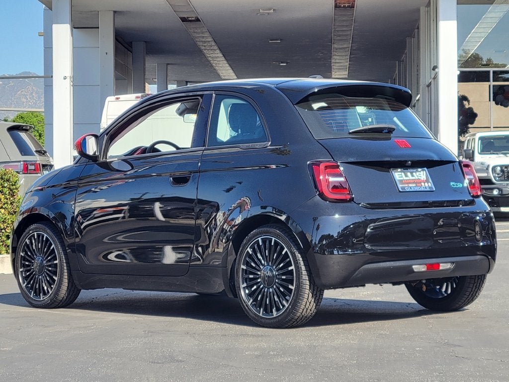 2024 Fiat 500e photo 2