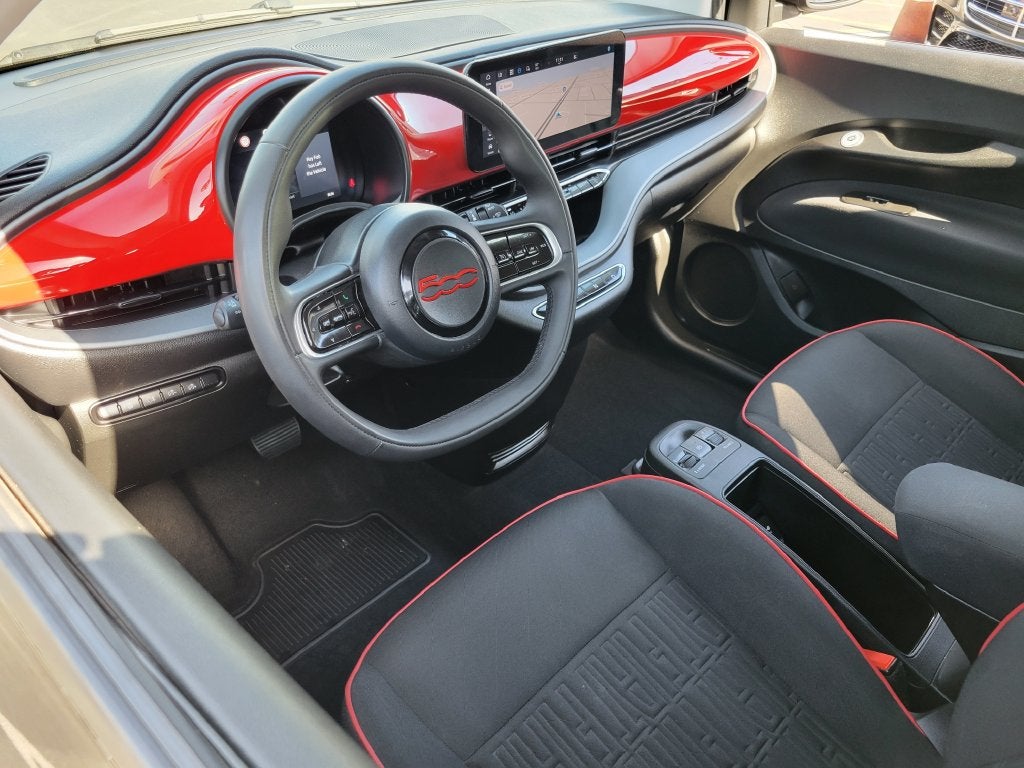 2024 Fiat 500e photo 3